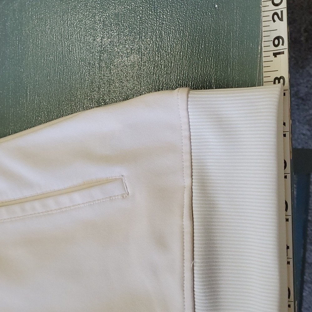 ADIDAS, WOMEN'S Golf vest. White zip up. 2 pockets.‎ Size medium. - Picture 14 of 14